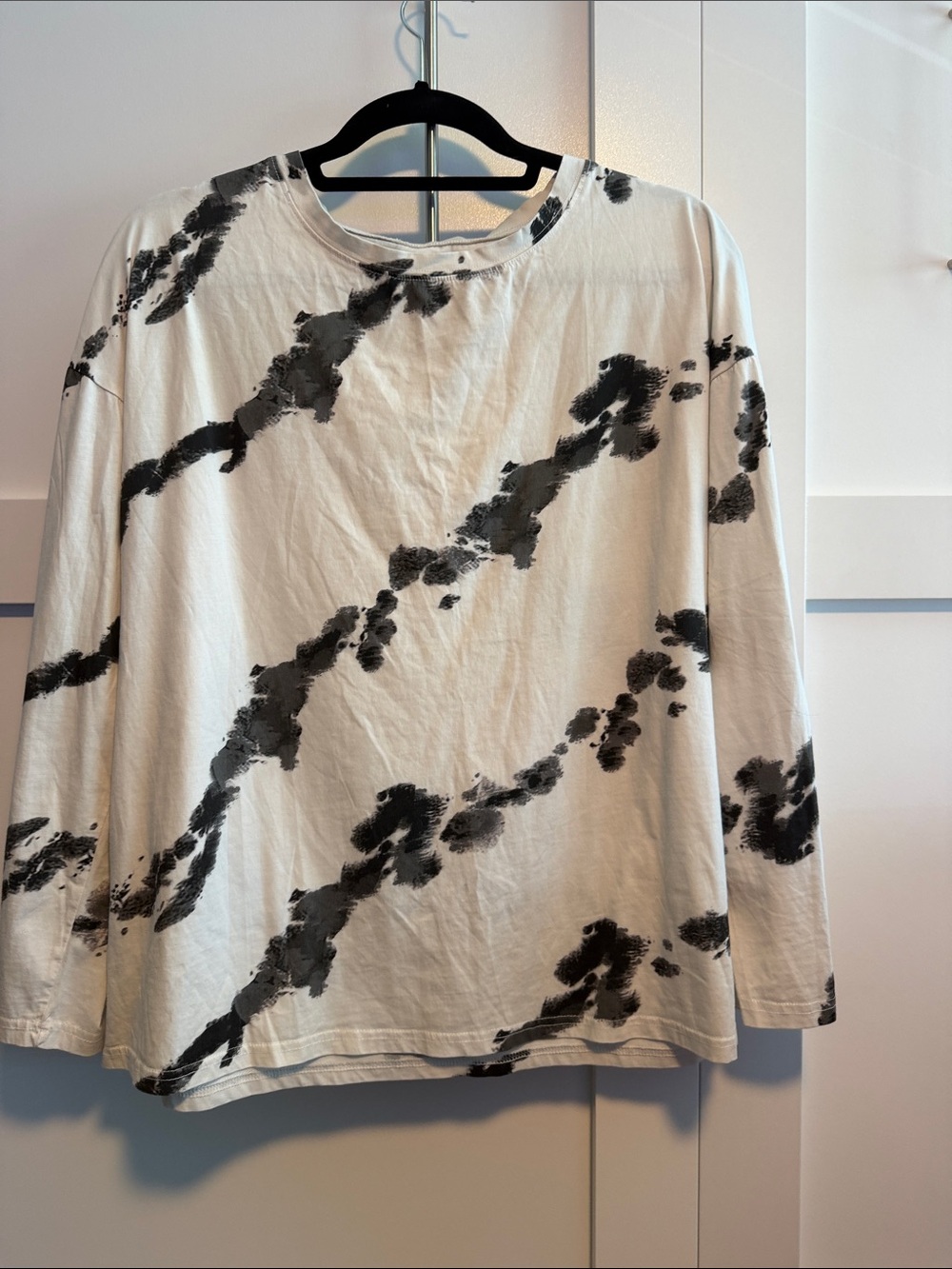 Long-Sleeve Tie-Dye Print Crewneck Shirt - White/Black